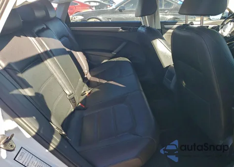 2017 Volkswagen Passat R-Line z USA, uszkodzony, nr VIN 1VWDT7A36HC024885